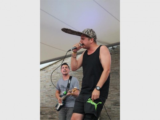 Jack Parow en Loki Rothman gaan akoestiek.