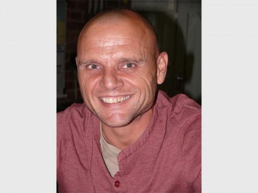 Attie Hartslief, 42, 'n inwoner van Pretoria sê hy is glad nie tevrede met die feit dat standbeelde landswyd gevandaliseer word nie. "Hoe sal dié betrokke mense voel as ek Nelson Mandela se standbeeld in Pretoria gaan vandaliseer? Hierdie standbeelde (Paul Kruger en ander) is deel van ons geskiedenis. Dit staan al reeds so lank waar hulle staan, so hoekom wil hulle nou kom krap waar dit nie jeuk nie. Hierdie is 'n deel van al on Suid-Afrikaners se geskiedenis."