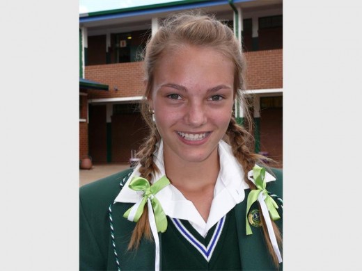 La-Shane Swanepoel, 'n Graad 7-leerling het gesê al kan haar ma Jackey soms kwaai wees, is die mees saggeaardste vrou in die wêreld. "Ek is lief vir haar nes sy is - sy beteken die wêreld vir my! Sy is altyd daar as ek iets nodig het soos wanneer ek na 'n netbal oefening of wedstryd moet gaan."