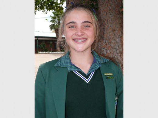 Doné Senekal, 'n Graad 6-leerling het gesê Moedersdag is 'n dag waar kinders die geleentheid kry om vir hulle ma's te kan wys hoe spesiaal sy is. "Ek is baie dankbaar dat my ma Ingrid in my lewe is en sal haar vir niks in die lewe verruil nie. Ons beplan om haar met ontbyt, 'n dag uit en aandete te bederf. Ek gaan ook vir haar 'n bos blomme gee."