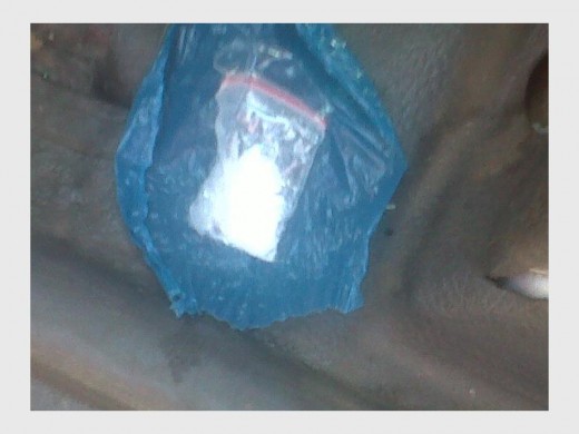Drug buyer tries to swallow three grams of Crystal Meth to avoid being caught.