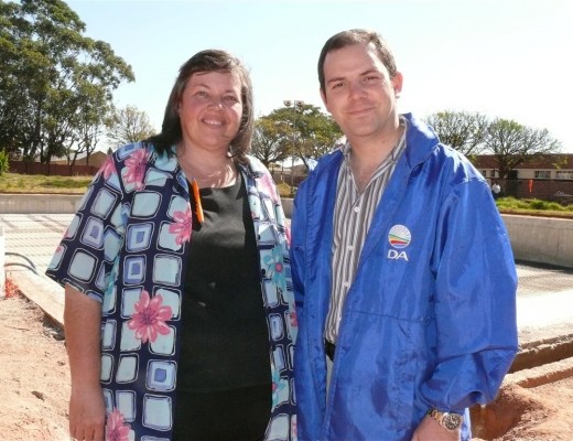 Karien van Deventer, Gemeenskapskakelbeampte en Matthys van Tonder, DA-wyksraadslid is opgewonde oor die vordering wat gemaak word.