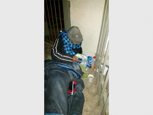 'n Warm koppie boeretroos vir ’n straat bewoner.