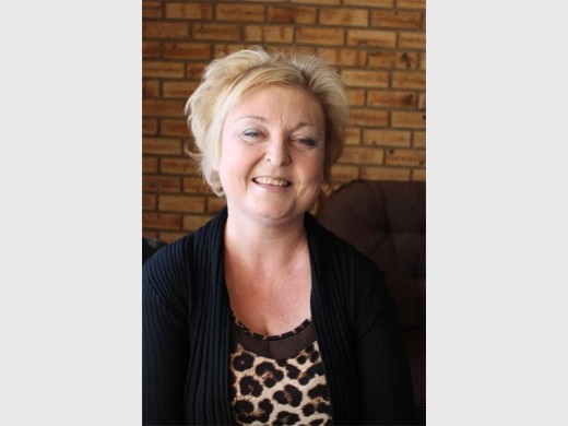 38-year-old Deseré Brits still has the spirit of a 16-year-old. Even though she undergoes dialysis treatment three times a week, Dezzi has an unfailing thirst for life.