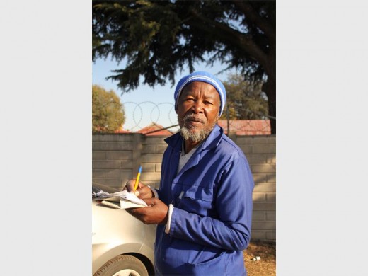 Francis Modikoe is net so deel van die dorp soos die stadsaal.
