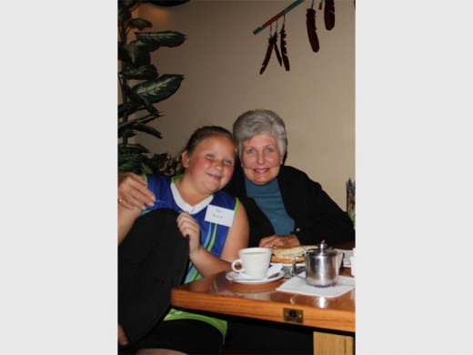 Miané le Roux saam met 'n klant, Jill Towill. Jill sê Miané verdien beslis 'n fooitjie.