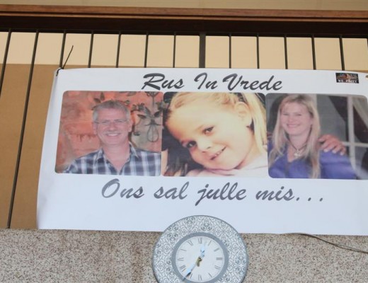 Jackie se dogtertjie (middel) is ook in die ongeluk oorlede.