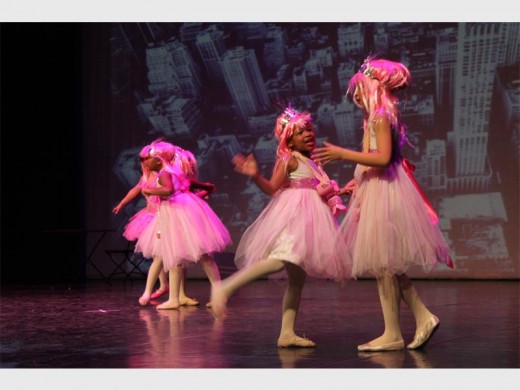 The little ballerinas' dance takes the audience to the bustling life of New York City.