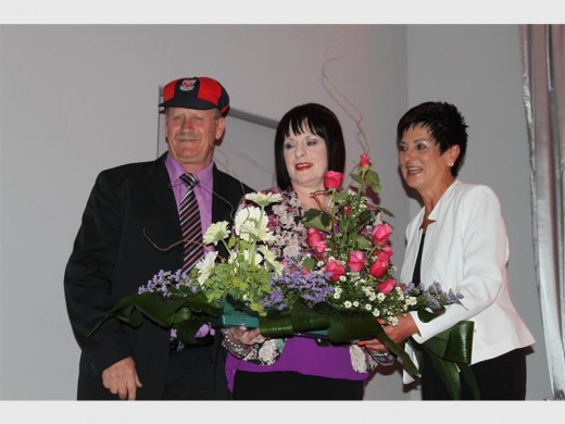 Gert, Lynette en die uitvoerende hoof Lynette Jonker.