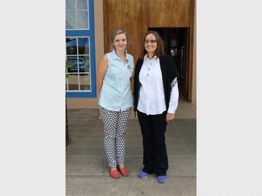 Bekkie Wasserman next to the Head of the Art Department, Janine Göpper.