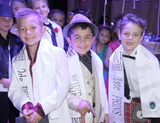 Die juniors: eerste prins Slade Lindeque, Mnr Norie Dawid de Beer en tweede prins Heindrich Booysen.