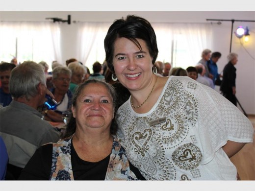 Mariaan le Roux (right) with one of the main gift sponsors, Johanna Mare.