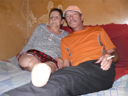 Ella Ellis en Jannie Barnard is die Burgershoop Begrafplaas se inwoners.