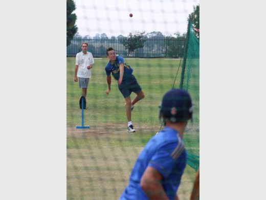 Divan Marais bats against Juandré Ludick, who is also the wicket-keeper for the Premier League side. On the left, Kenton Vos, the President side captain waits to bowl.