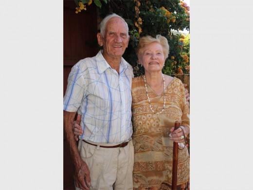 Phillip en Babsie Olivier, voorsitters van die Krugersdorp Stapklub stap gereeld en sê daar is niks so mooi soos om die natuurskoon op twee voete te ervaar nie.