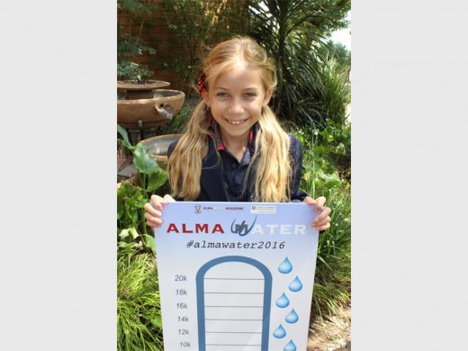 Annemique is deur haar skool en haar familie ondersteun met die #almawater2016 projek.