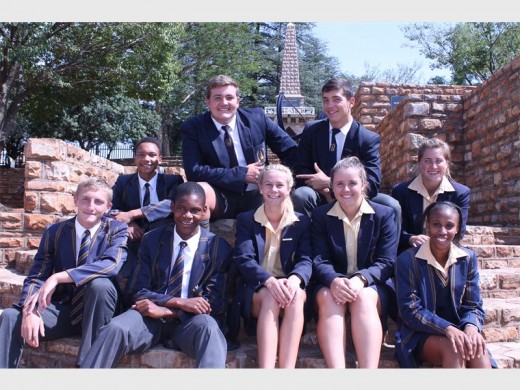 Voor: Rueben Barnard, Matome Shabangu, Liza Kellerman, Lizelle Fourie en Lebogang Ramela. Middel: Manx Pickett en Savana Croucamp. Agter: Kayle Blignaut en Morne Brandon.