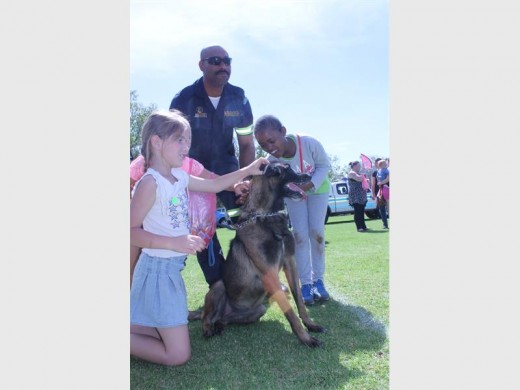 Children at the Easter Egg Bash had the opportunity to play catch with a dog from the Roodepoort K9 unit. With them is Sergeant Owen Sechel.