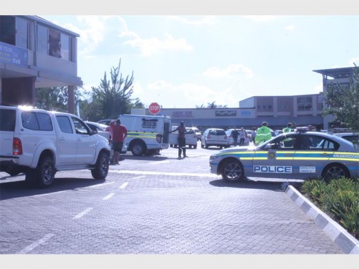 Commotion at the Noordheuwel Shopping Center after thieves were stopped in their tracks.