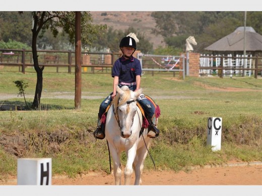 Kyra Cronje from Alma Mater Akademie showing off Sylvestor's talents.