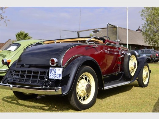 A side view of the 1931 Pontiac Cabriolet