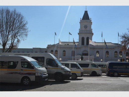 The taxis in front of the Centenary Hall.
