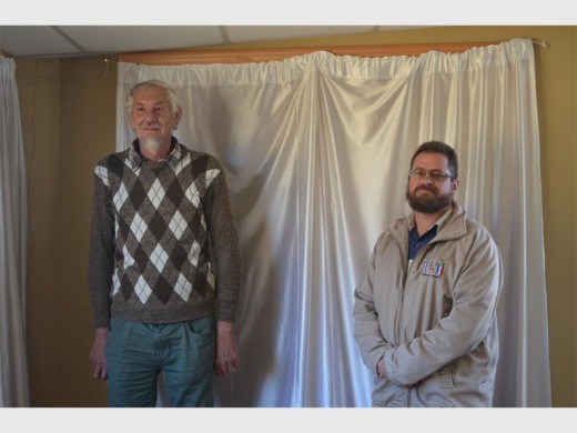 Jimmy Lisamore en Alwyn de Klerk voor die eerste plaatjie onthul is.