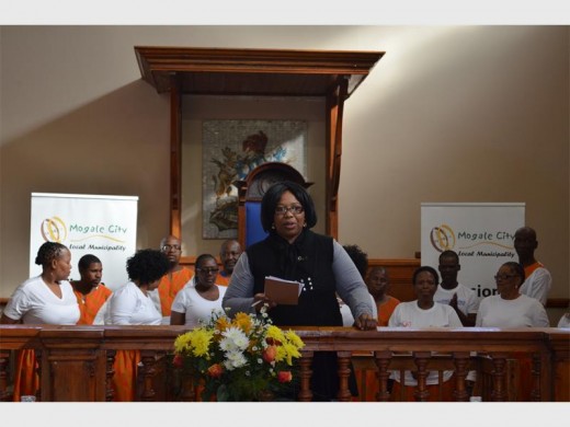Programme Director, Nthabiseng Mokoena, introduces the Mogale City Choir.