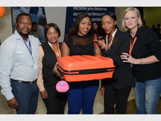 Nwabisa Madikane with the flight deck and cabin crew that operated JE 645.