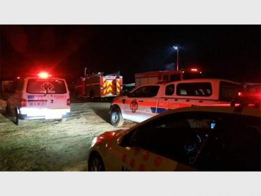 Emergency services on the scene of the fire. Photo: Netcare911.