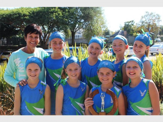 Elmarie van der Walt en die o.10 netbalspan spog as Krugersdorp wenners.