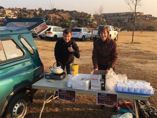 Hernus Coetzee en Heidi van der Berg besig met die voorbereiding. Foto: Ingestuur.