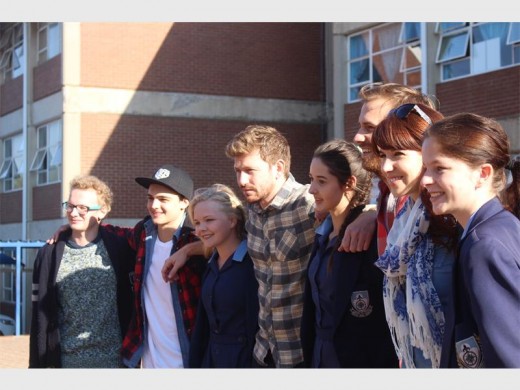 Die sterre van die Afrikaanse rolprent, Sy lyk soos lente, het Woensdag, 21 September Hoërskool Noordheuwel se leerlinge tydens vierkantopening verras.
