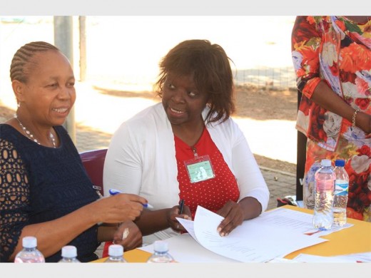 Joyce Gozo, Unisa Director of Library Services signed a symbolic agreement with Shirley Mathebula, Mogale City Executive Manager of Social Services to bring the university and Mogale libraries into partnership.