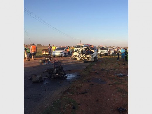 The horror scene of a four-vehicle pile-up on the N14 on Sunday, 23 October. Photo: ER24