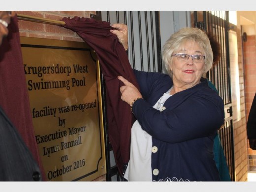 Executive Mayor Lynn Pannall officially opened the Krugersdorp West Swimming Pool to the public on Saturday, 8 October.