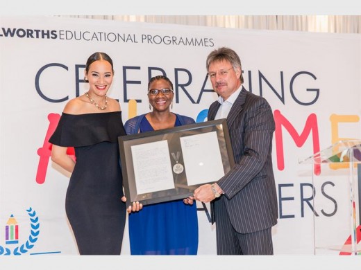 Jo-Ann Strauss, former Top Billing presenter with Franscina Nzuzu, finalist in the Woolworths Educational Programme teachers' awards and Pieter Twine, Woolworths General Manager of Loyalty and MySchool. Photo: Woolworths.
