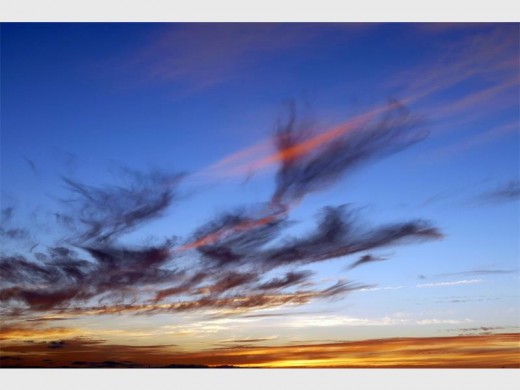 Cirrus clouds are precursors of cold weather and the clouds point in the direction that the wind is blowing. Photo: Pixabay