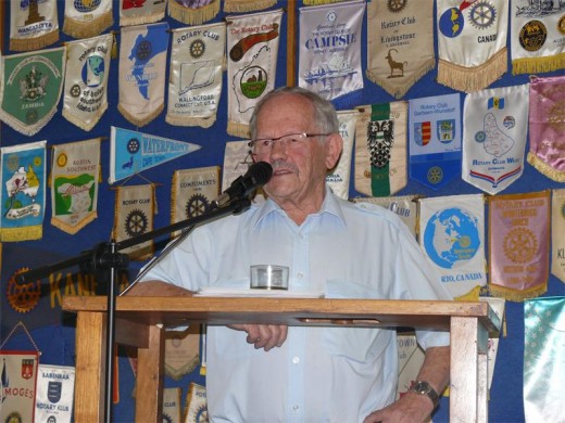 Dave Jankelowitz, a former president of the club, making a toast on Rotary International.