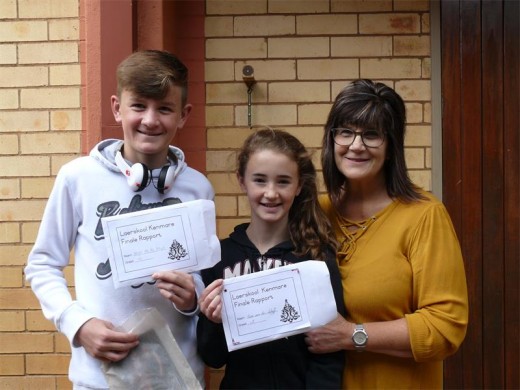 Danyal en Kara van der Schyff saam met juffrou Wimpy Pawson.