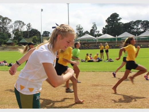 Liza Kellerman, het tydens die Regional 5 atletiekspele in Angola besonders persteer en so ook haar skool, Hoërskool Monument se naam hoog gehou.