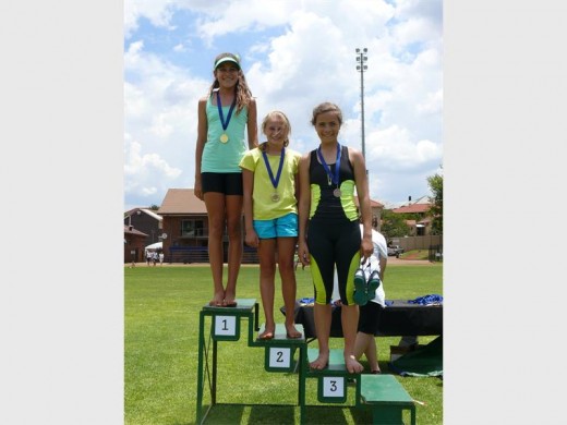 Ellenique Grubb, Wilma Nap en Beate Lindes het die 800 meter met alles in hulle aangepak.