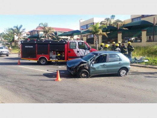 Krugersdorp Fire Department personnel were on scene to assist other emergency service personnel after two vehicles collided near the Burger Box on 6 January.  Photo: Help24