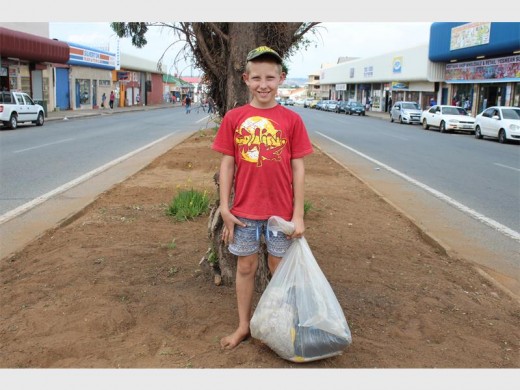 Werner Bezuidenhoudt, 10, het ook gehelp om skoon te maak.