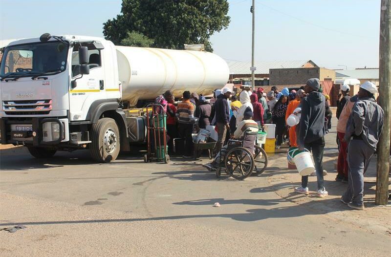 water tanker supplying water to residents. Photo: Krugersdorp News