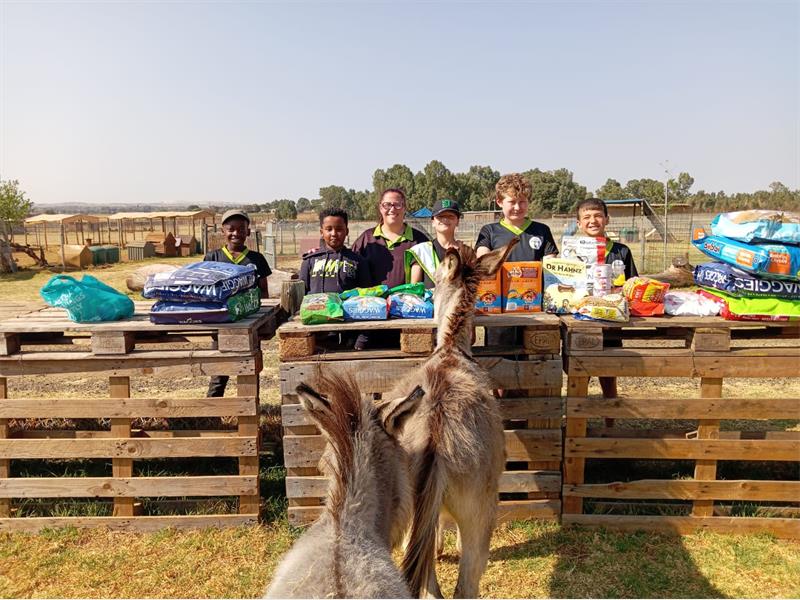 El Roi Academy’s Gr 6 learners showed kindness in action by supporting rescued animals at Fora in Tarlton.