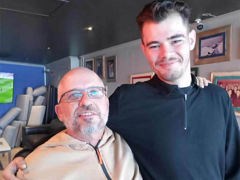 Familie en vriende is verpletter oor die dood van oud-Monumentaar Hilton Meyer en sy beste vriend. Familie en vriende onthou Hilton se aansteeklike energie en drome vir die toekoms.