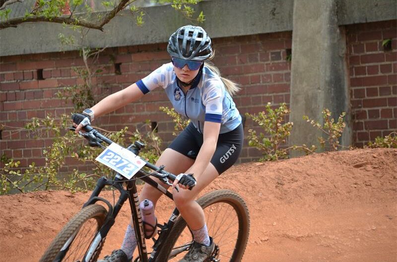 Hoërskool Monument het met groot sukses die laaste Cycle Lab Gauteng MTB Series-wedren aangebied, met 800 deelnemers en ’n uitdagende selfgeboude baan.