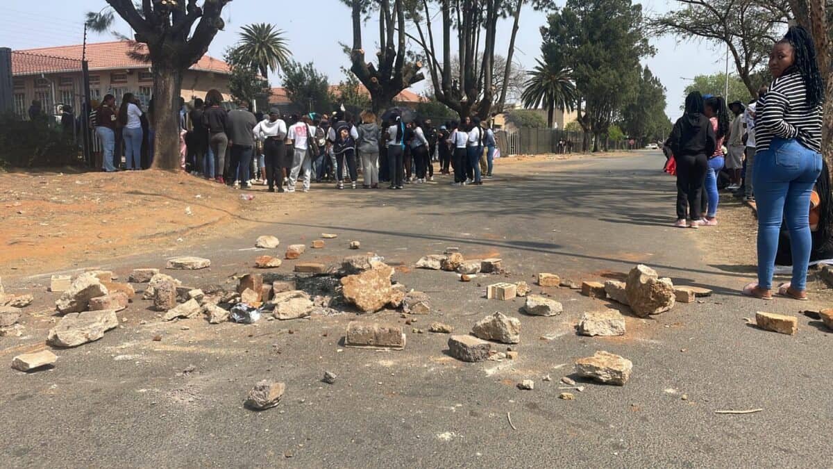 Students protest at Westcol over alleged unpaid NSFAS funding, blocking roads with rocks.