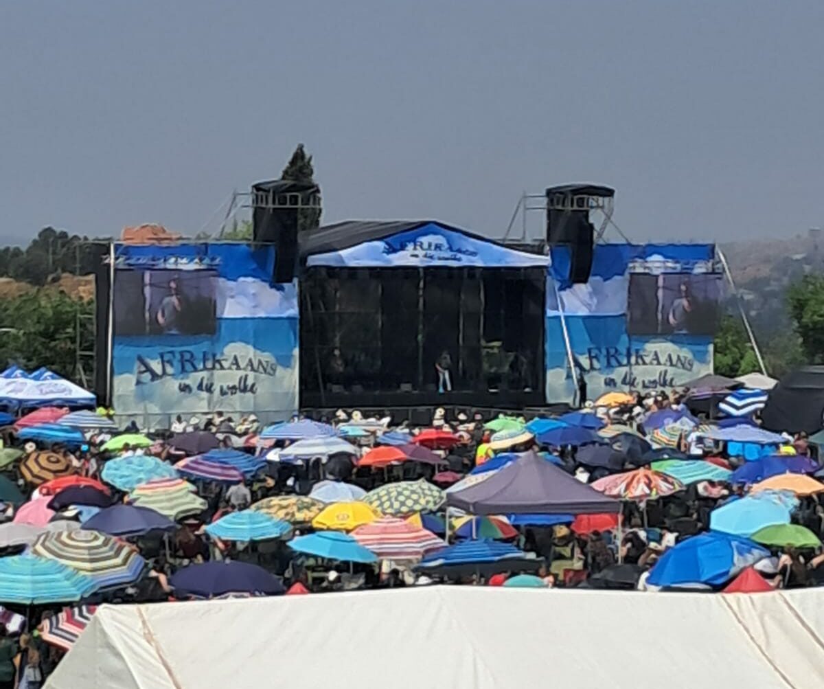 Met talle kunstenaars, feesgangers en pretritte bewys die gemeenskap hul belang in taal, kultuur en tradisie.